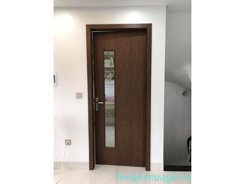 Cửa gỗ composite ô kính dài