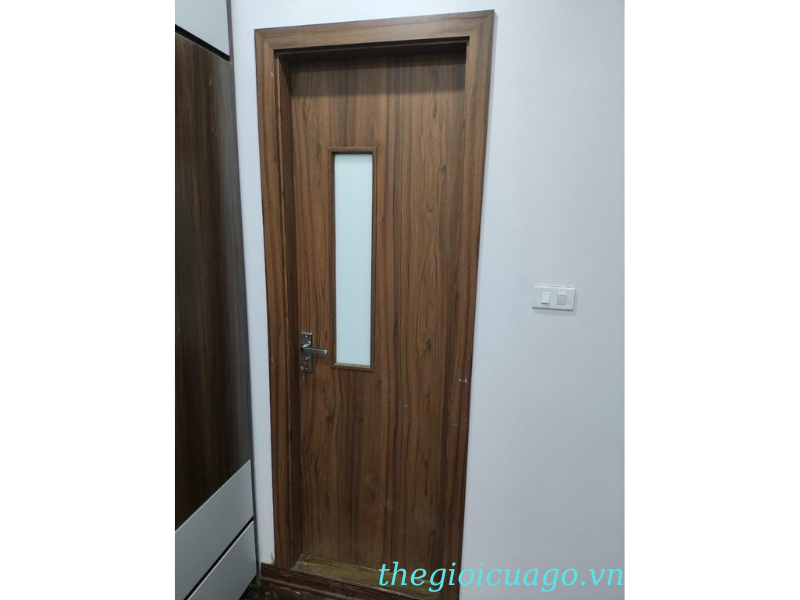 Cửa gỗ nhựa ô kính ngắn